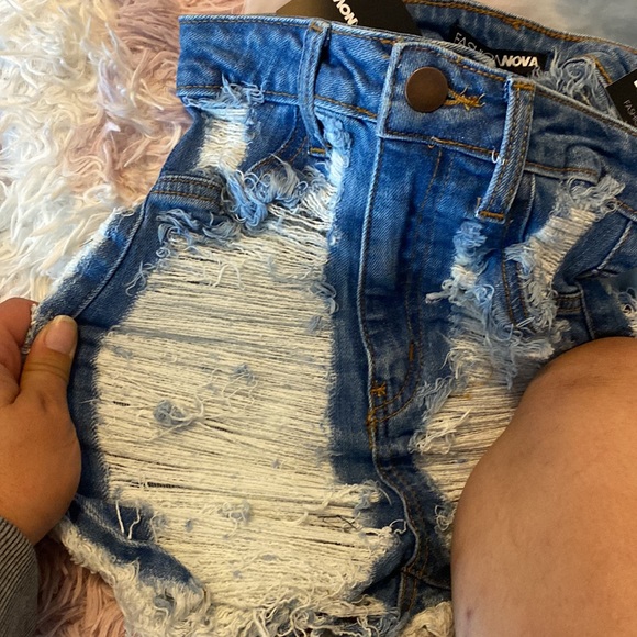 Fashion nova barely there high rise denim shorts - Picture 7 of 7